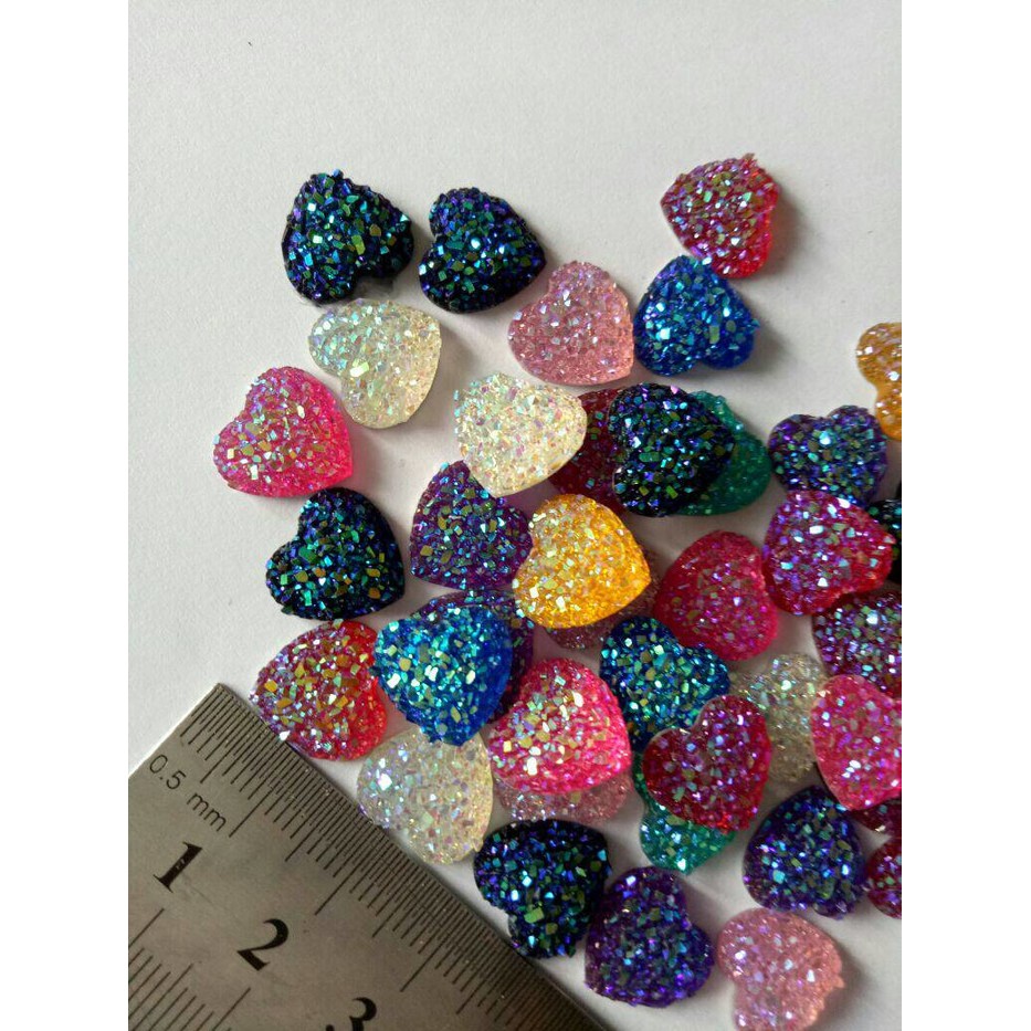Manik resin hati warna campur.