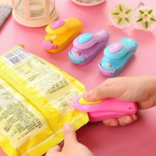 Sealer Mini Kemas Makanan Warna Warni Perekat Kemasan Plastik Hand Seal Merekatkan Mengemas Jajanan Sealed Menutup Lapisan Magnet Rapat Plastic Makanan Menggunakan Baterai Tipe AA Jajanan Tertutup Grosir Prakarya Malang