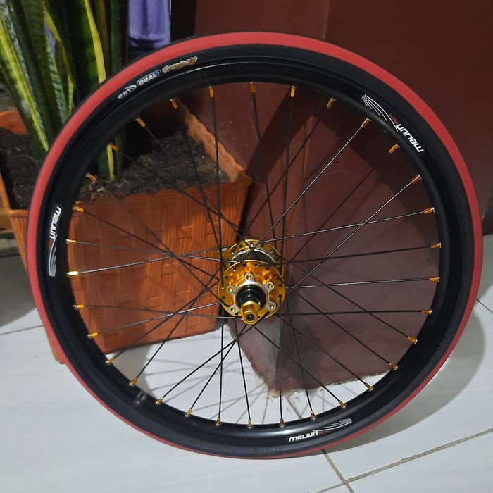 Ban sepeda cst Speedway 20x1.35 406 Merah