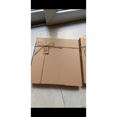 

tambah packaging kotak+tali+greetingcard