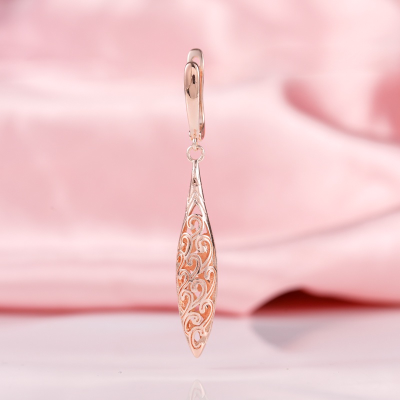 Anting Drop Panjang Desain Hollow Warna Rose Gold Perunggu Untuk Wanita