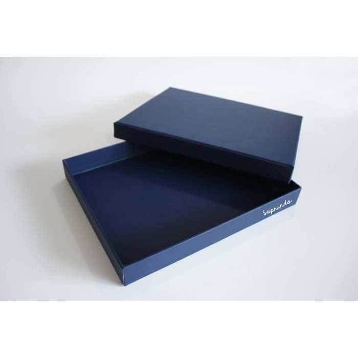 

Kotak Kado / Souvenir uk. 27 x 22 x 3.8 cm
