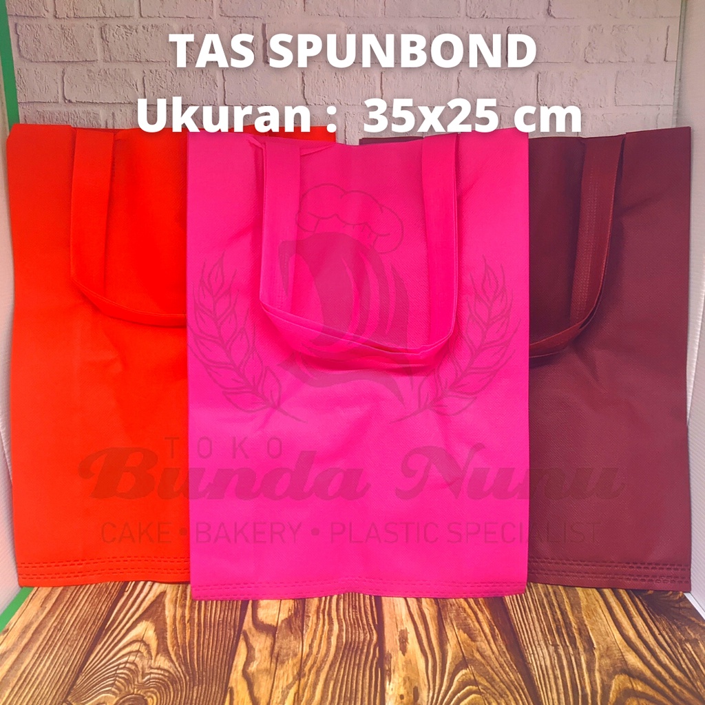 

Tas Souvenir Tas Spunbound Handle Ukuran 25x35 cm