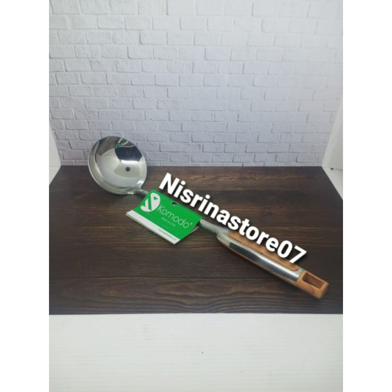 Irus Sayur stainless Gagang Kayu/ Sendok sayur  Panjang 28cm Brand KOMODO