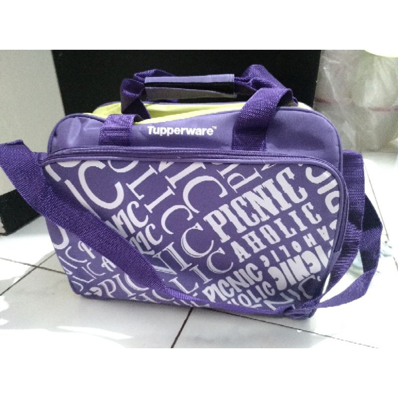 PicniCaholik Tupperware (travel bag) tas besar untuk jalan jalan