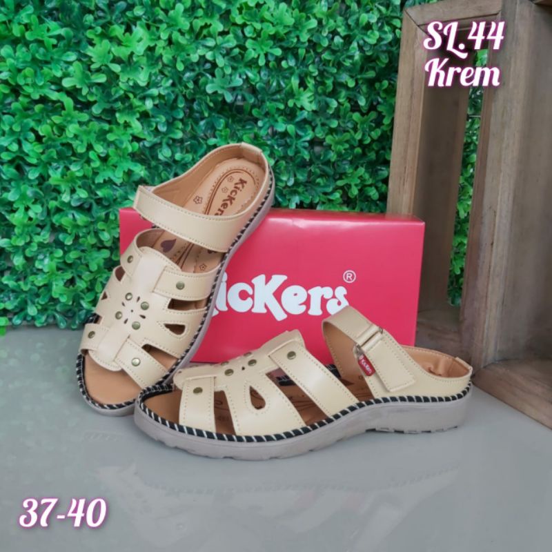 (COD) Kickers Sandal Sendal Sepatu Slop Selop Wanita Cewek Bahan Kulit Warna Cantik Kode SL.44