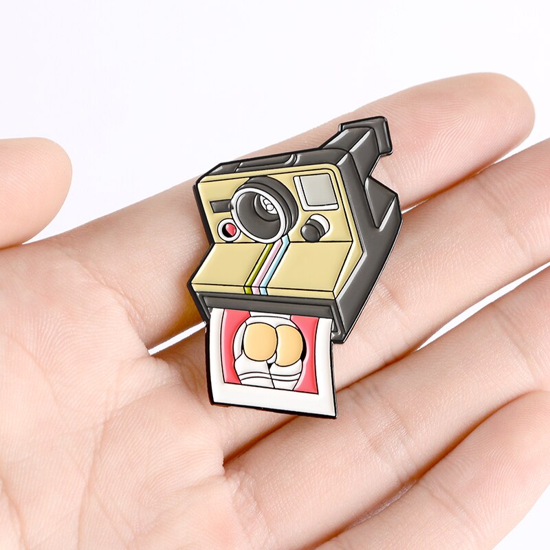 Bros Pin Enamel Bentuk Kartun Pantat Kamera Lucu Gaya Retro