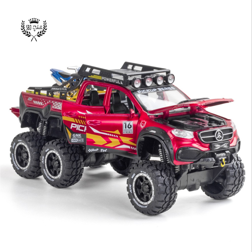 Diecast mobil X-CLASS 6X6 MERCEDES MONSTER X Metal Series Skala 1:28