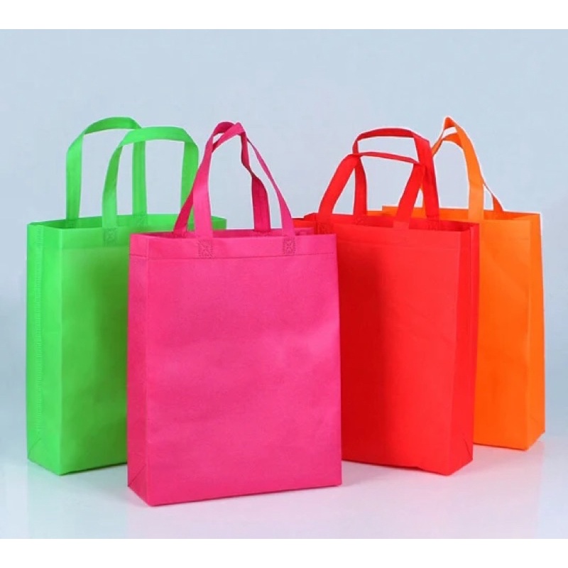 TAS SPUNBOND.  TAS GOODIE BAG UKURAN 25x35 cm. Tas ulang tahun, souvenir, tas hadiah, tas hampers