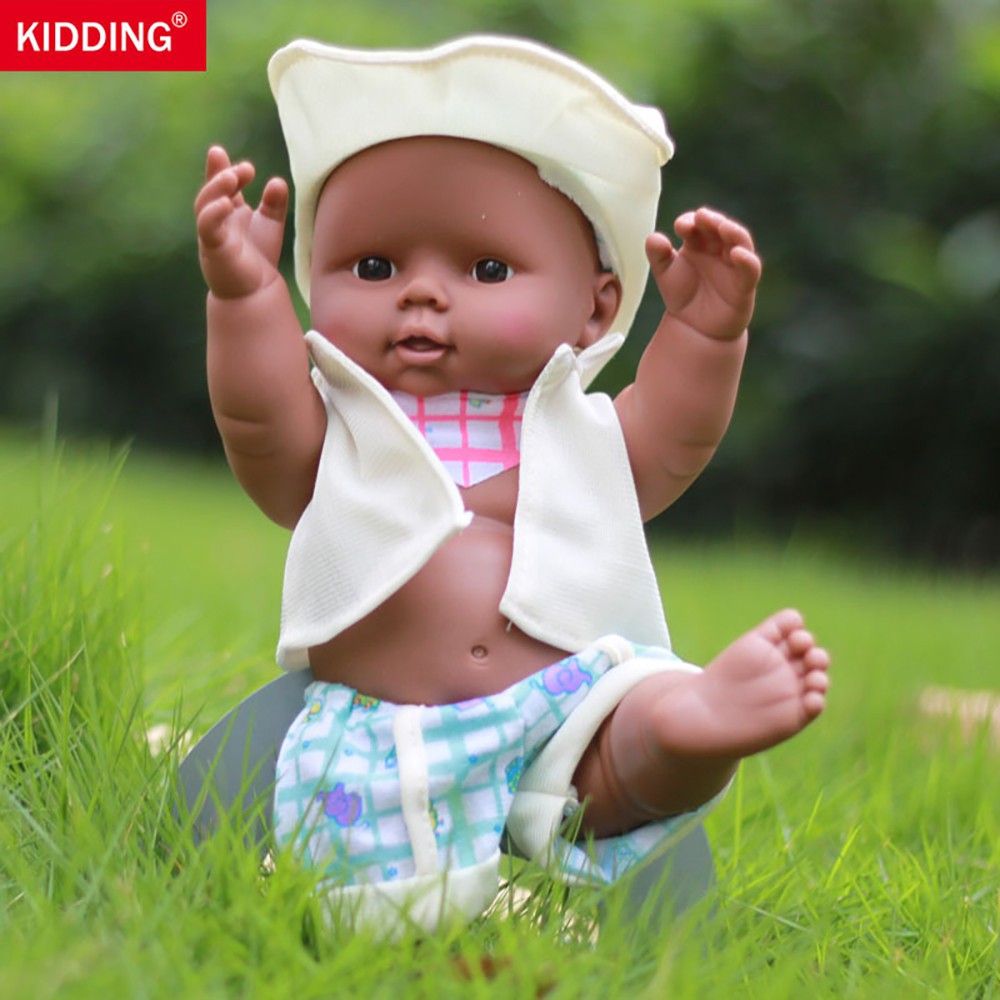 Simulasi Realistis Boneka Memeluk Bayi Afrika Bayi Lucu Anak Laki