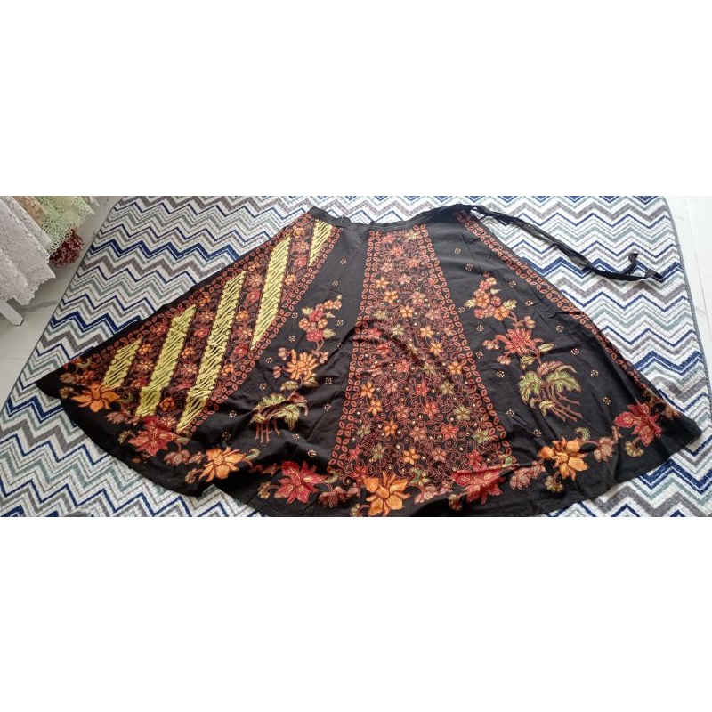 ROK ( KAIN BATIK MODERN)