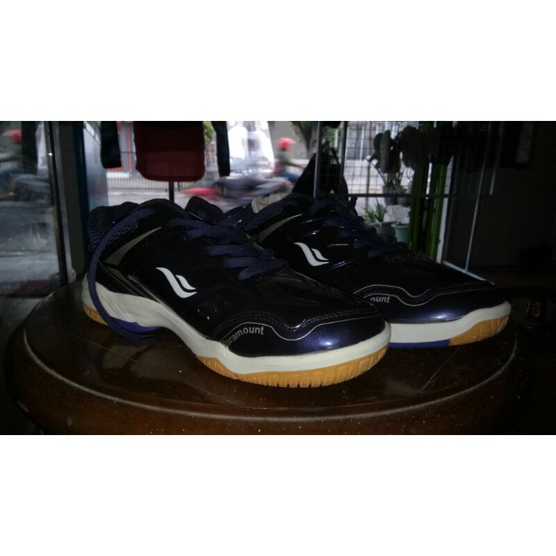 sepatu batminton