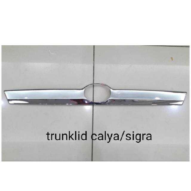 Trunklid/ List Pintu Bagasi Calya Sigra Chrome