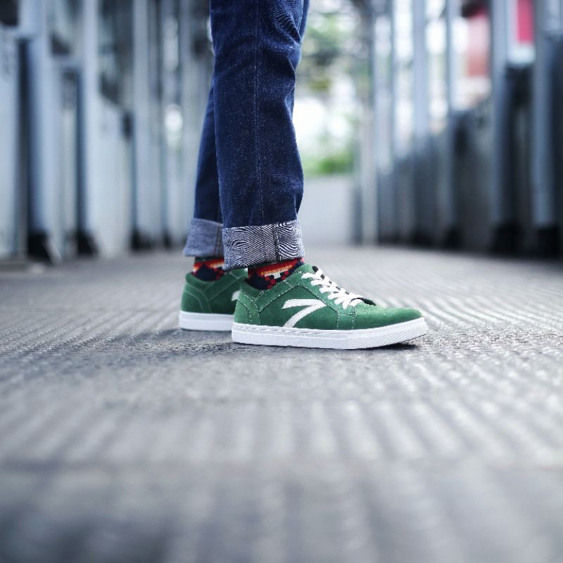 SEPATU SNEAKERS PRIA KULIT Aregon Low Series