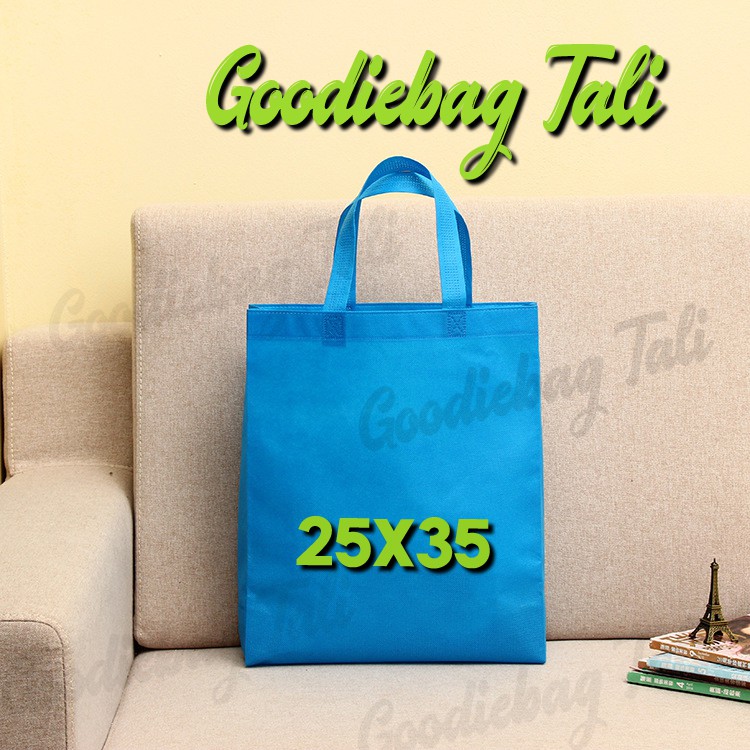 

Kantong Spunbond / Tas Kain / Goodie Bag Polos Tas Souvenir / Kantong Souvenir (25x35x8)