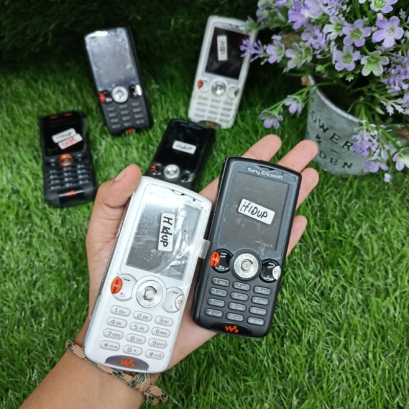 Barang koleksi HP Sony Ericsson W810i