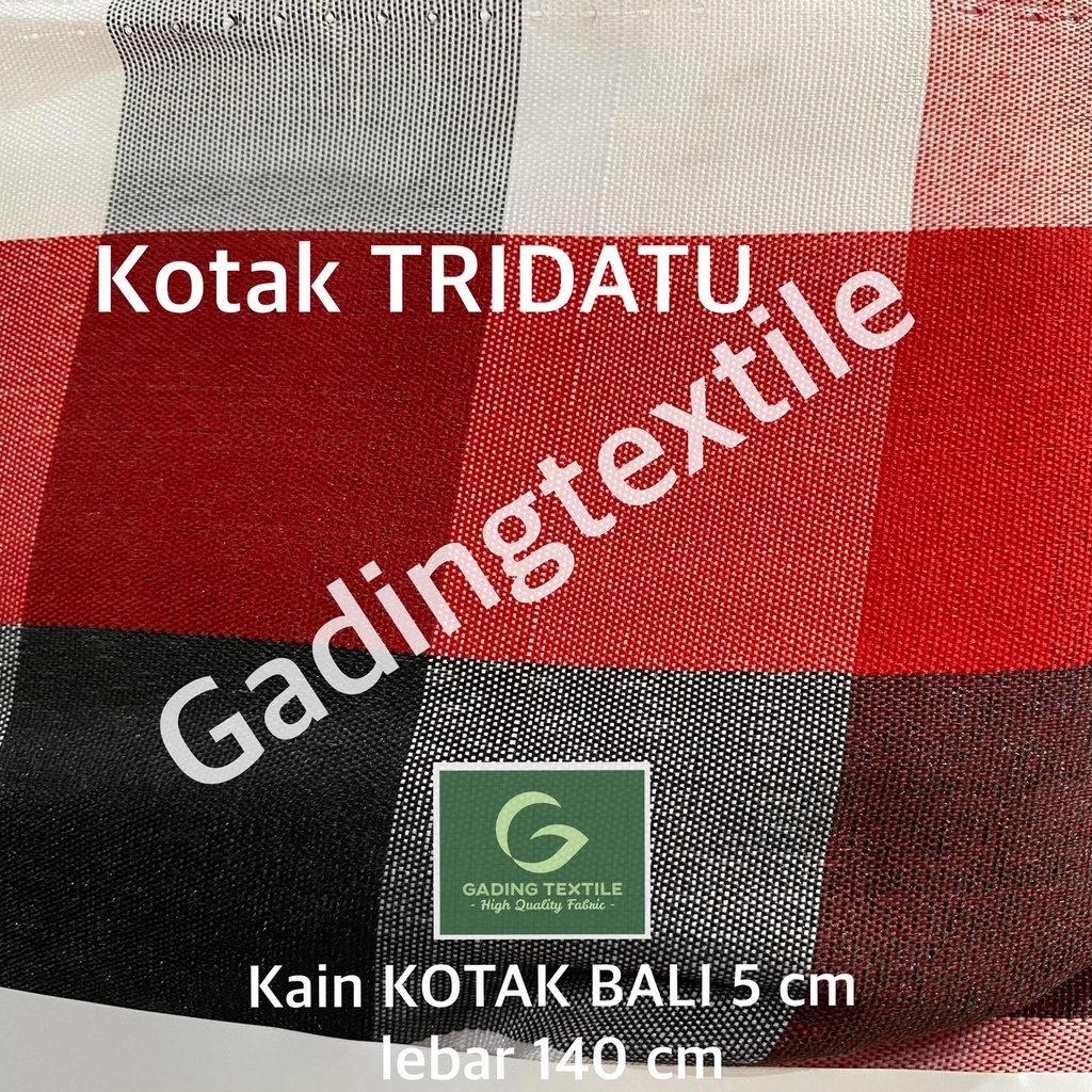 ( per 1 roll ) kain motif kotak kotak bali hitam putih merah catur tridatu polyester 5 cm lebar 140 cm rollan bahan upacara adat dekorasi dekor ikat pohon alas taplak meja makan estetik craft background foto backdrop kerajinan tangan tari nari kecak