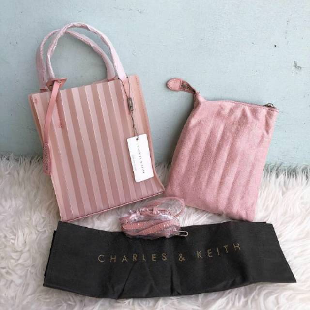 Tas Wanita Charles & Keith