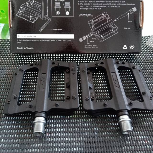 Pedal bearing Sepeda / Pedal merk HT / Pedal flat HT