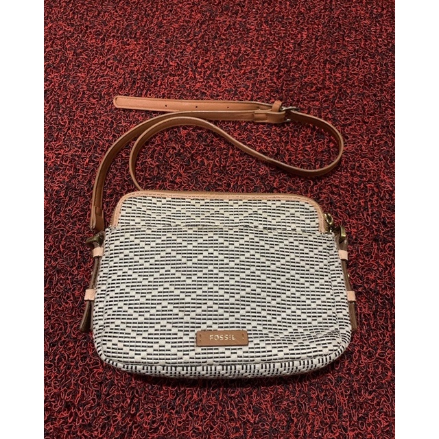 Preloved fossil slingbag original second