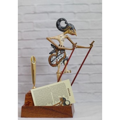 

Office & Stationery | Document Organizer | Tempat Pulpen Dan Kartu Nama Kayu Jati Wayang Klitik Arjuna | Best Seller