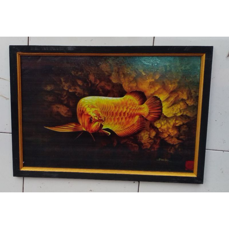 hiasan dinding lukisan cetak ikan arwana golden super plus bingkai ukuran 65×45