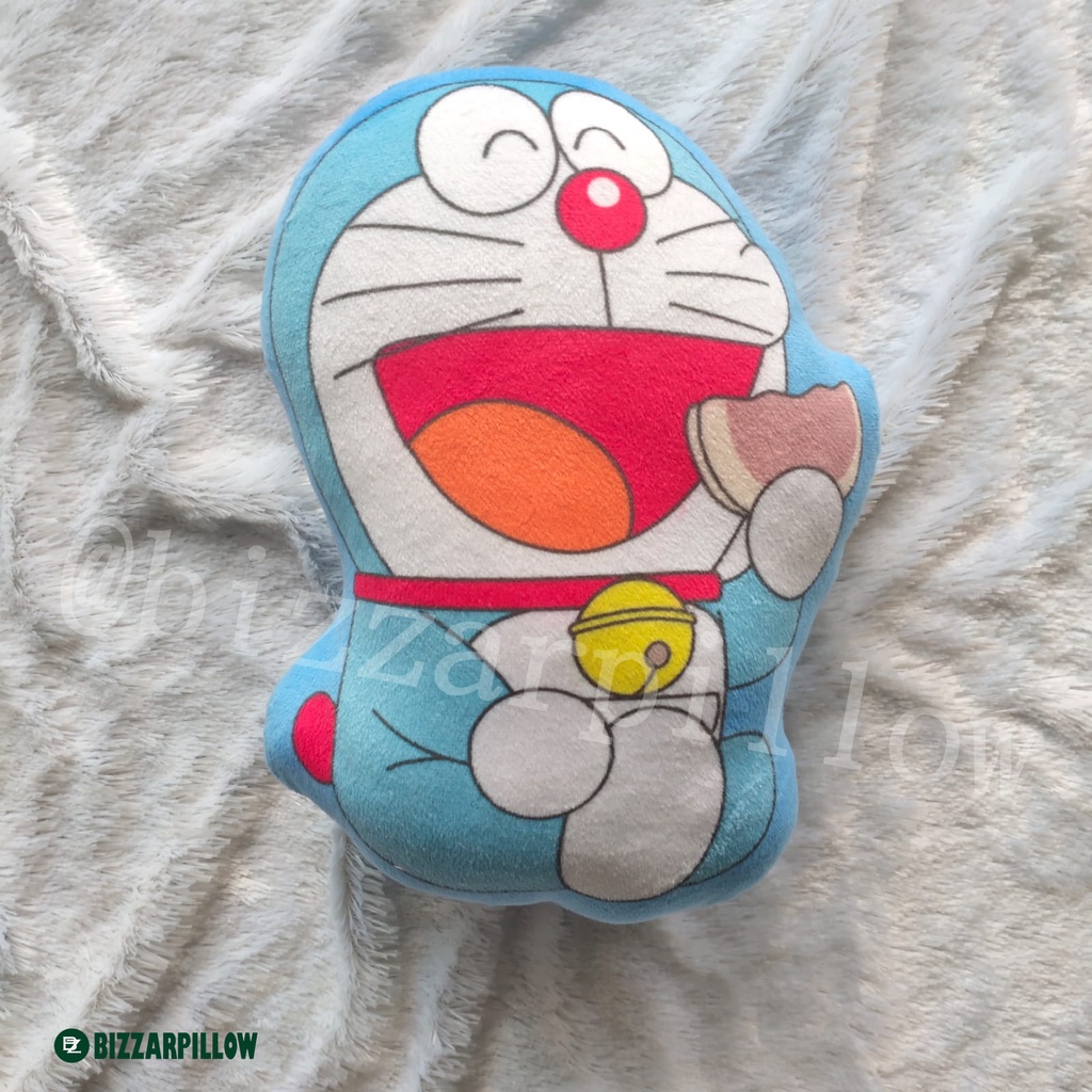 Bizzarpillow Bantal Karakter Doraemon size M BZ097