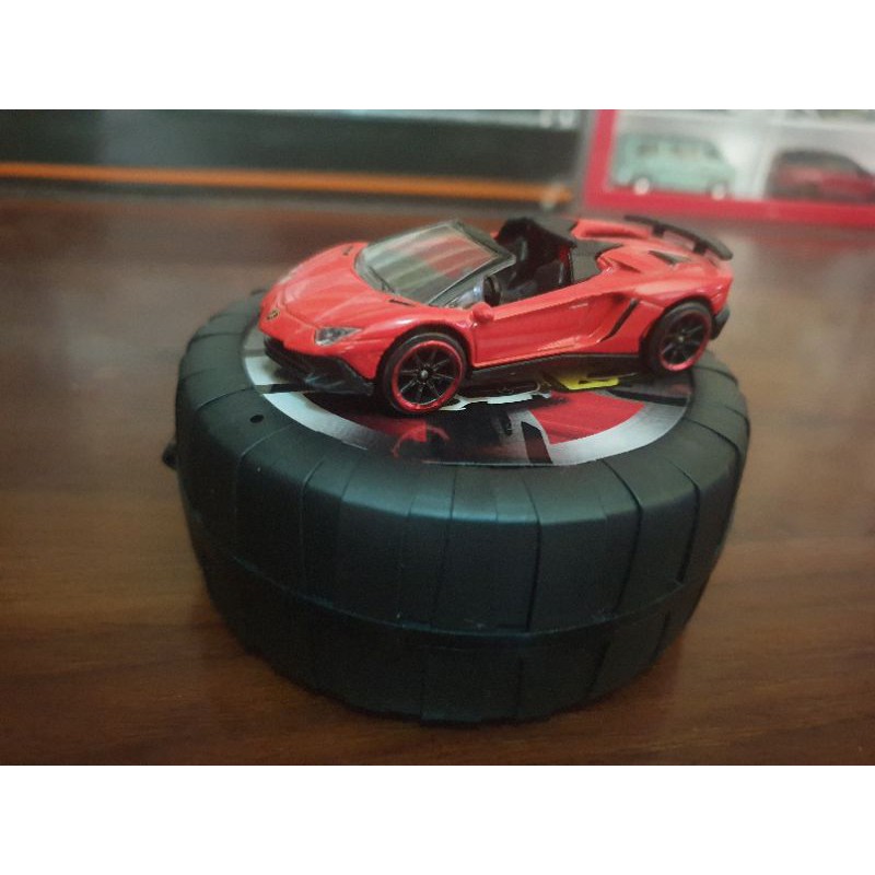 MAJORETTE LAMBORGHINI AVENTADOR SV ROADSTER POMADE
