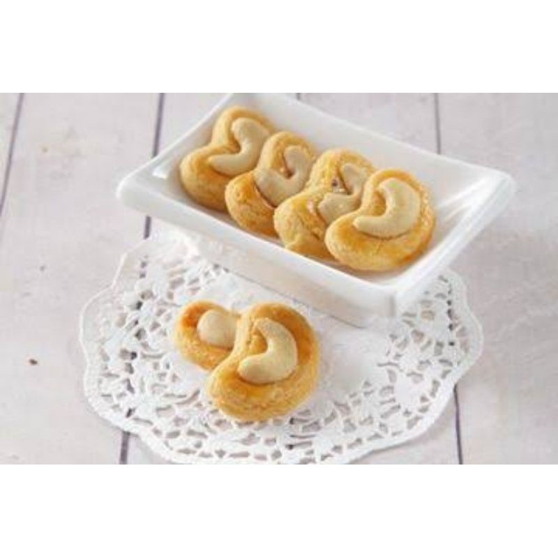 

Kue Kacang Mete Original toples