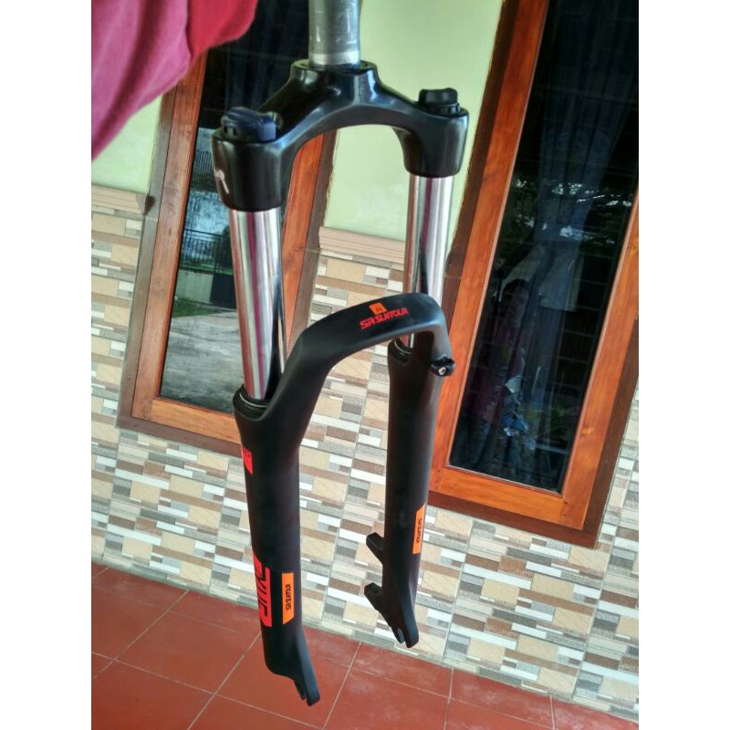 fork xcm 30 T120 27.5 suntour lock preload