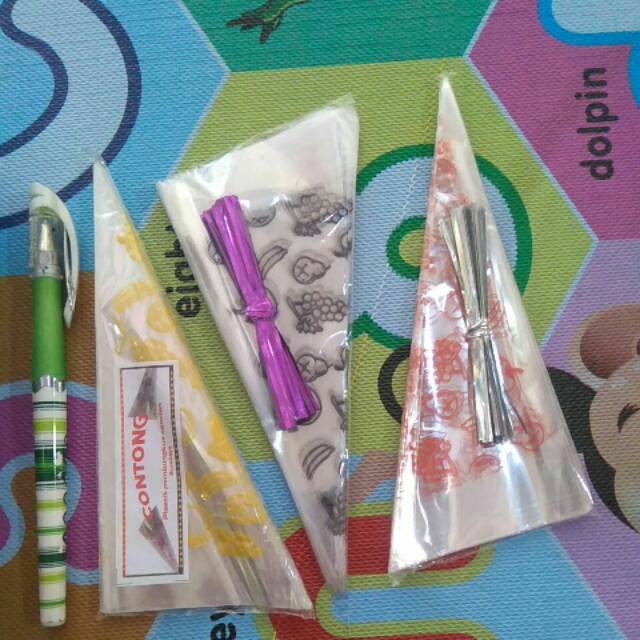 

Plastik kacang contong segitiga