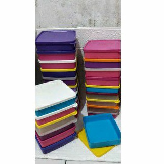 Medium square away 360 ml preloved