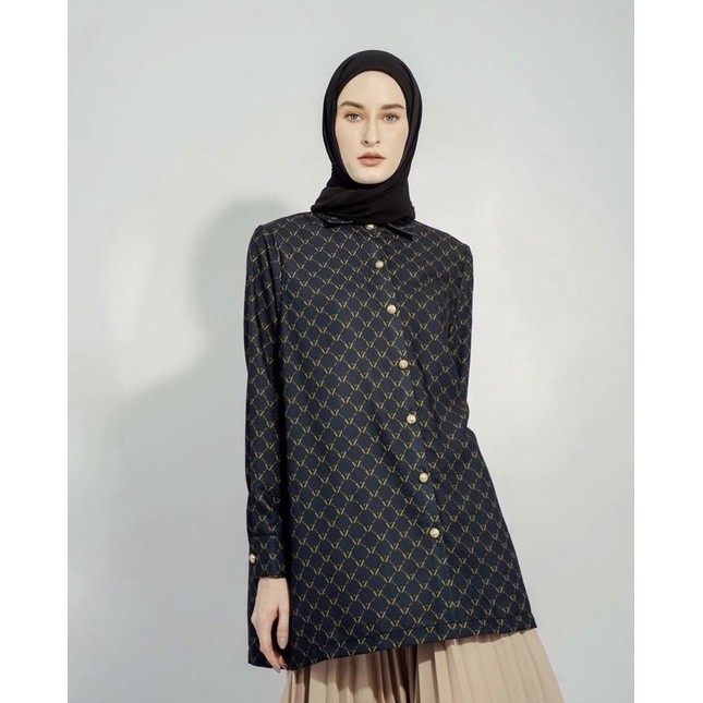 vivizubedi monogram shirt new with tag