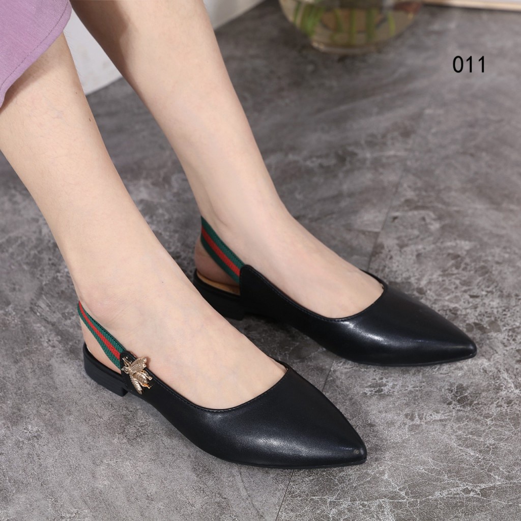 GC Leather Bee Logo Ankle Strap Flat Shoes 011