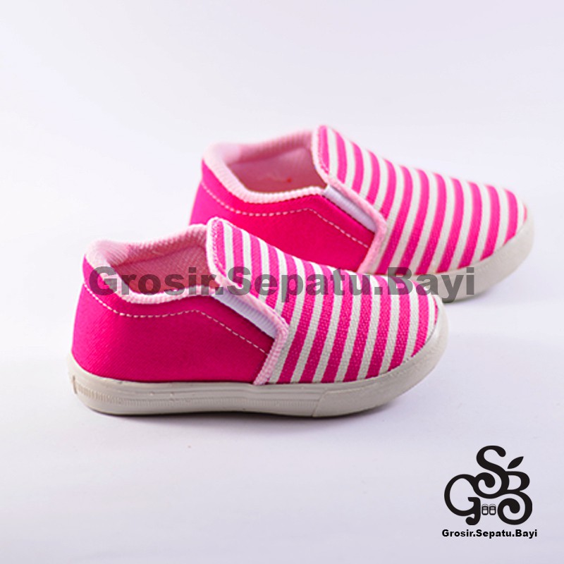 sepatu anak perempuan slip on motif Salur Pink