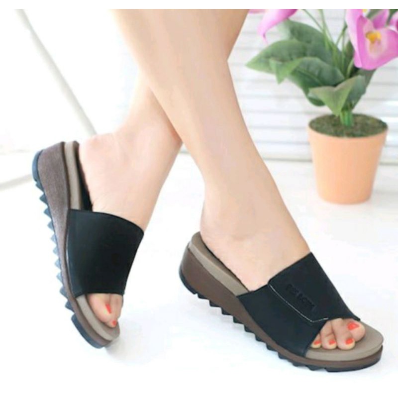 Invincible Wedges Wanita Casual Sandal Wedges Wanita Selop Kokop Terbaru Kekinian