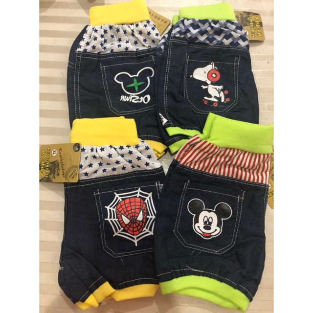 Celana pendek anak dengan bahan katun motif mix