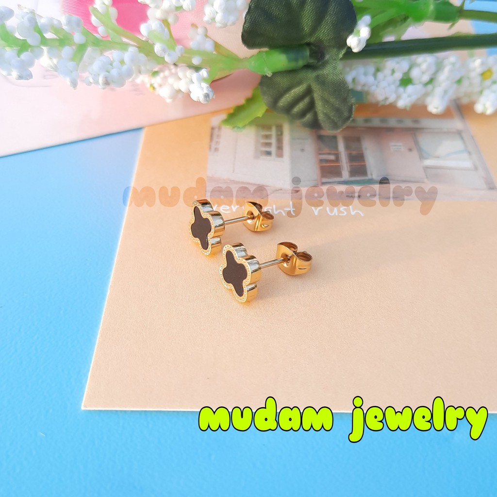 Anting Tusuk Titanium Aksen Bunga Semanggi Tersedia Warna Rose Gold dan Gold