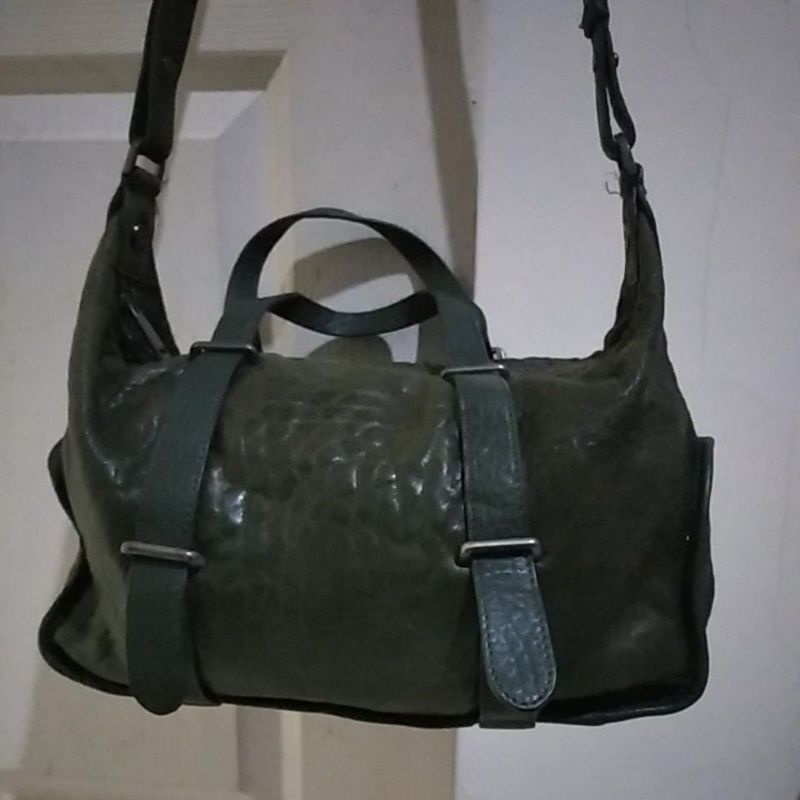 Sling bag Alphard Preloved