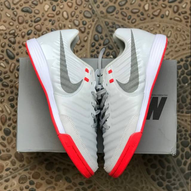 sepatu futsal nike tiempo