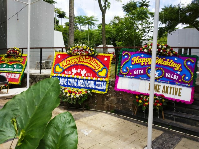 Karangan Bunga Papan Bunga Opening Wedding  Ukuran 2m X 1,25m