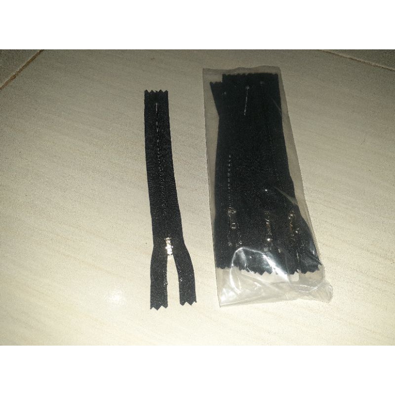 Resleting YKK 17 cm kepala besi panjang warna hitam