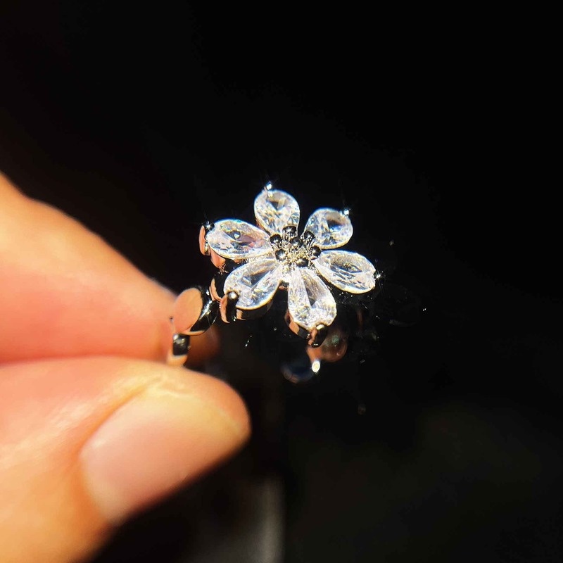 Fashion Personalized Flower Shape Diamond-Studded Ring