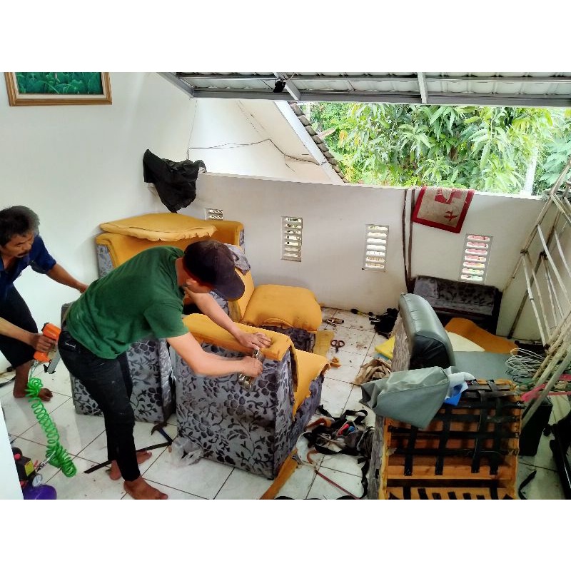 SERVICE SOFA / JASA SERVICE SOFA / PERBAIKAN SOFA / GANTI KULIT KAIN SOFA / TAMBAH BUSA SOFA