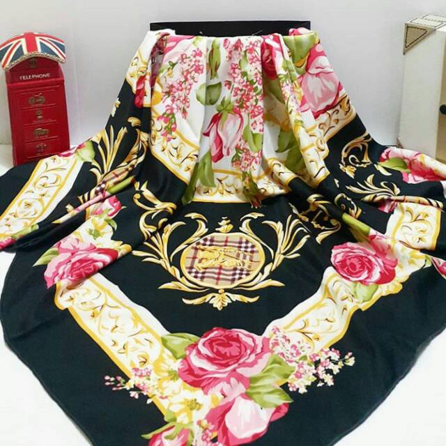 Hijab Segiempat katun satin glossy premium jumbo hitam