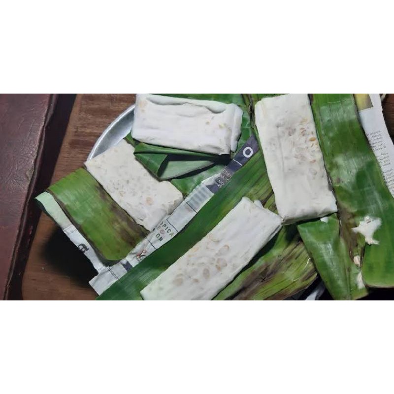 

tempe mendoan isi 4 pc bungkus daun pisang/kertas