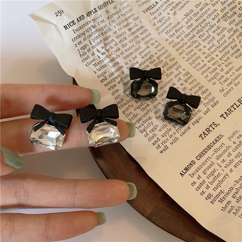 Baru studs-rasa anting-anting wanita modis hitam busur tertanam Berlian Korea temperamen ins sederha