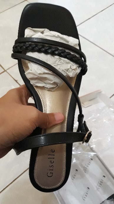 Gift By Giselle Colls