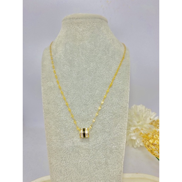 kalung titanium dengan liontin tabung