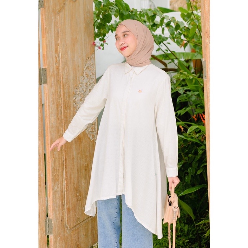 Blouse EXIT SIGNATURE